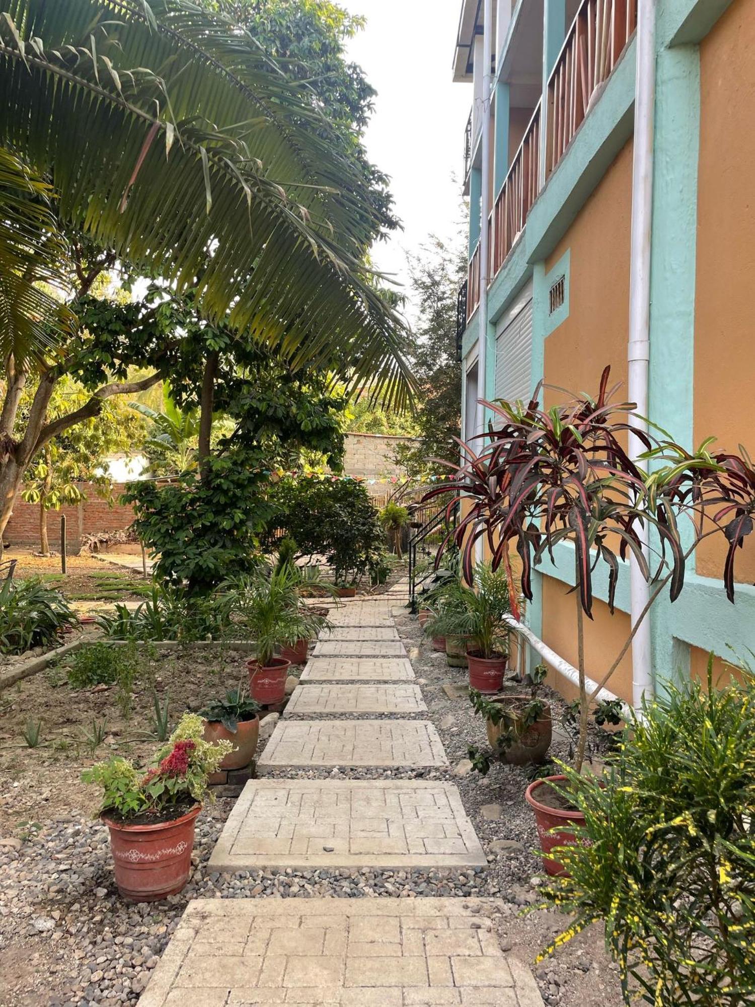 Sistarasta Hotel Palomino Kültér fotó